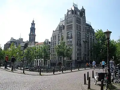 Astoria building on the corner of Leliegracht and Keizersgracht .