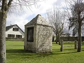 A covered well in Banville