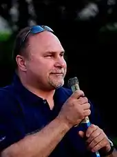 Barry Trotz holding a microphone