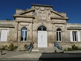 The town hall in Bégadan