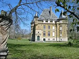 The chateau in Mouzay