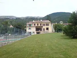 The town hall and library in Peyroules