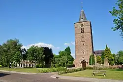 Centre of Veen with the Netherlands Reformed Church.