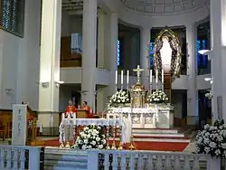 Niepokalanów, main altar in the basilica